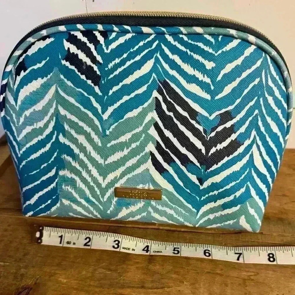 TRINA TURK COLORFUL COSMETIC BAG FEATHER PRINT BLUE / PINK INTERIOR - Picture 6 of 6